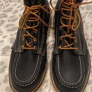 Men’s new Thorogood American Heritage 6” moc toe boots.